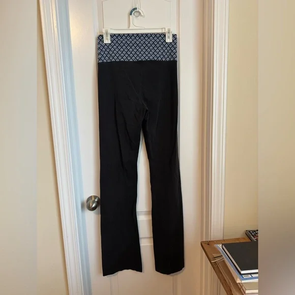 Victoria’s Secret Foldover Flare Leggings - Picture 2 of 3